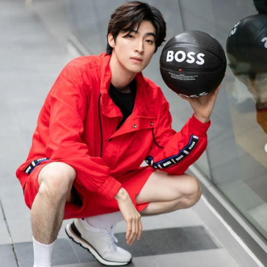 如何制定符合品牌定位的海外紅人合作策略？