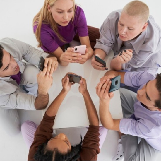 海外社媒代運(yùn)營(yíng)與自建團(tuán)隊(duì)的對(duì)比：哪種更劃算？