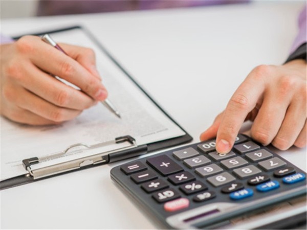 如何判斷YouTube紅人的收費是否合理呢？