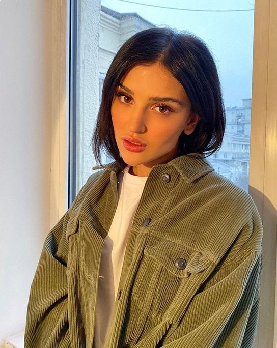 俄羅斯網(wǎng)紅迪娜薩瓦